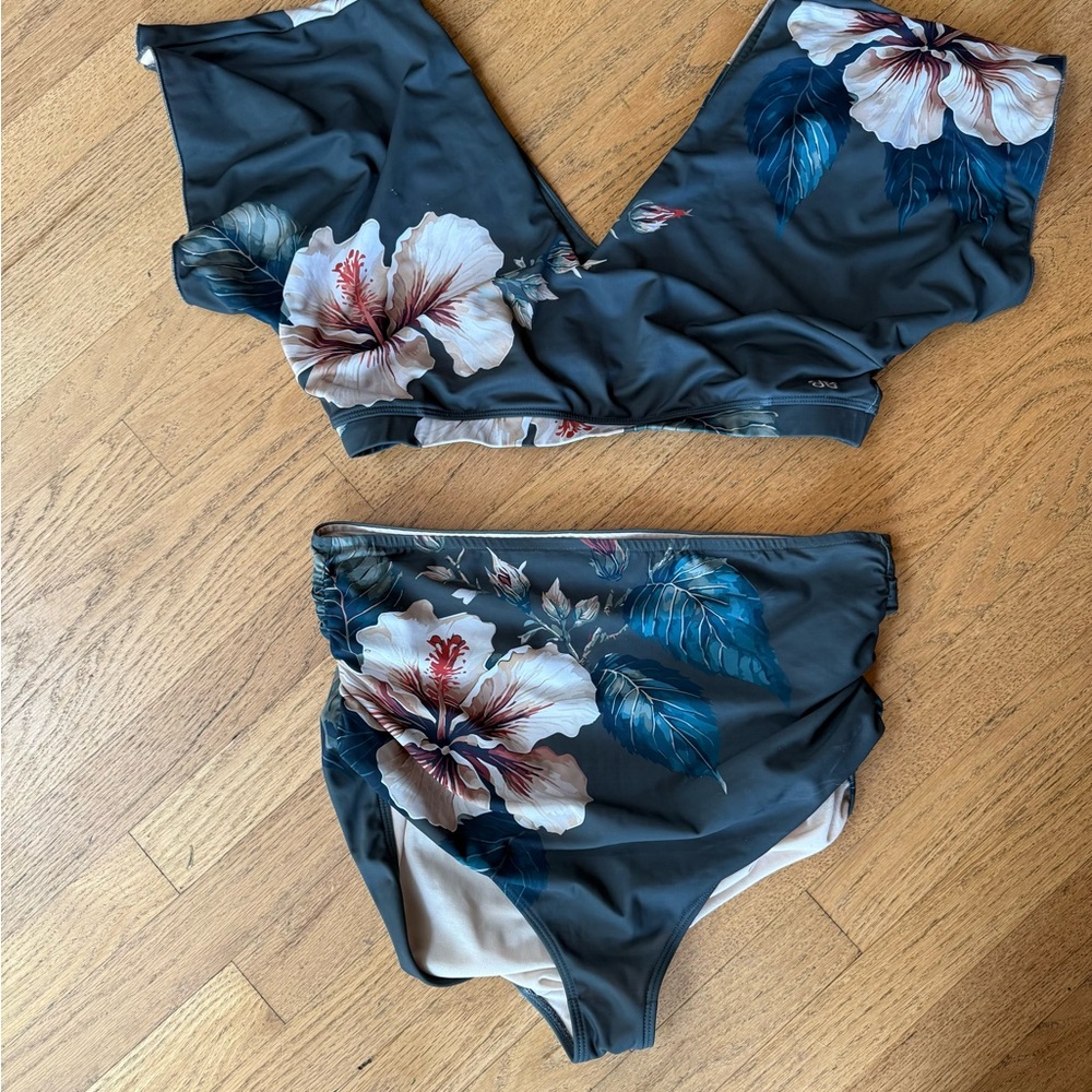 Albion Fit Floral Two-Piece high-waisted Swimsuit